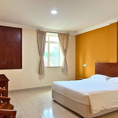 Tropicana Hotel Gemas Bagian luar foto